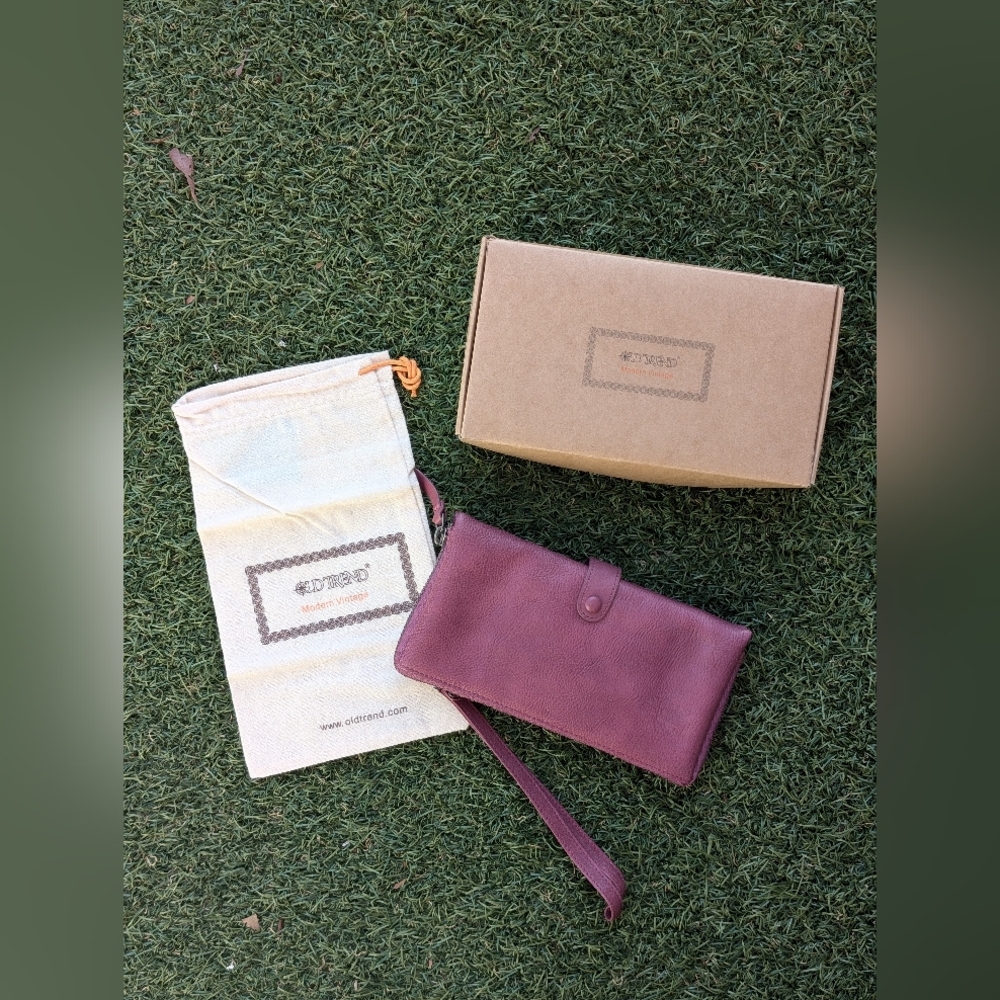 NWT Old Trend Genuine Leather "Snapper Clutch" in Orchid